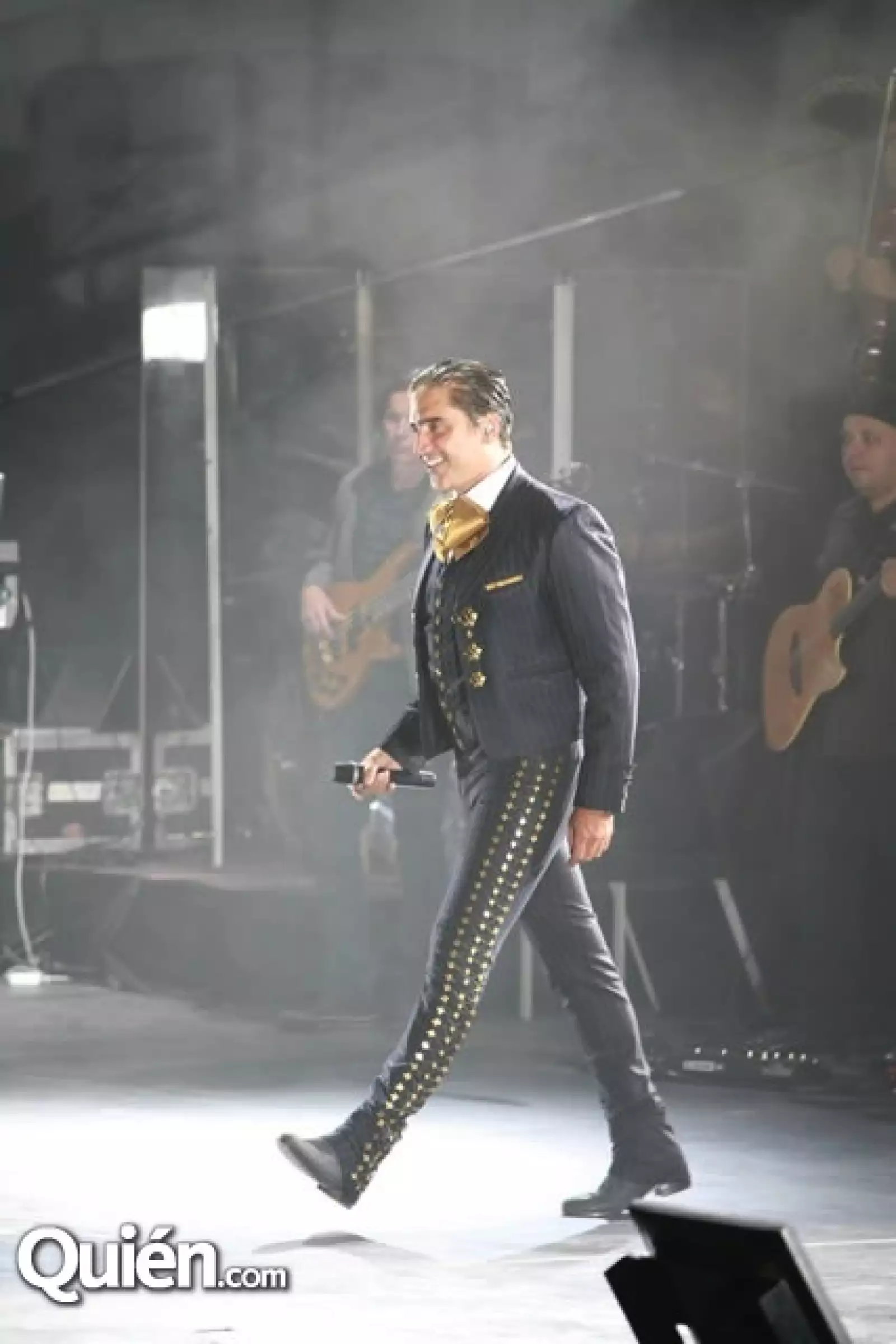 El "Potrillo" deleitó al público con éxitos como Nube Viajera y Sin tantita Pena..