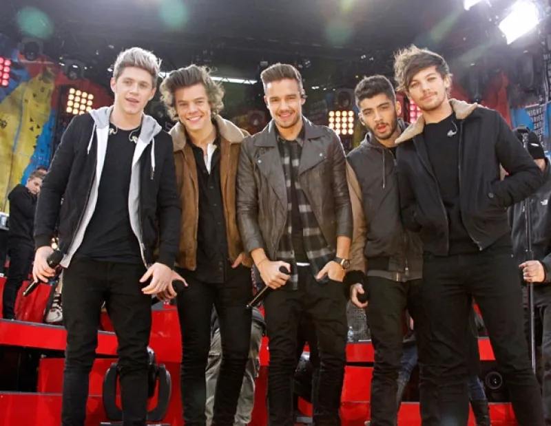 El quinteto menciona a la empresa Addison Lee en una de sus más recientes canciones, "Midnight Memories", por ello, han decidido agradecerles con servicios gratuitos.