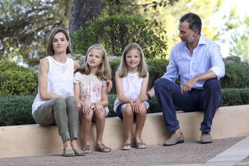 Las abarcas son usadas por Felipe en cuanto tiene oportunidad, siendo su esposa, Letizia, quien las utilice en contadas ocasiones, pero siempre con mucho estilo.