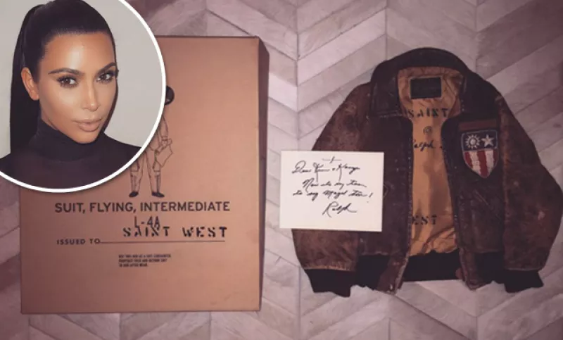 Apenas con dos meses de edad, el hijo menor de Kim Kardashian y Kanye West ya es todo un ícono de estilo con una de las piezas must para este año de manos del propio diseñador, ¿de qué se trata?