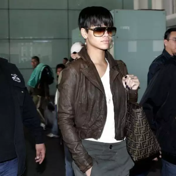 A su llegada, la cantante originaria de Las Bahamas no dio un sólo autógrafo.