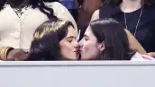 Rosalía y su novia Loli Bahía se besan en el US Open