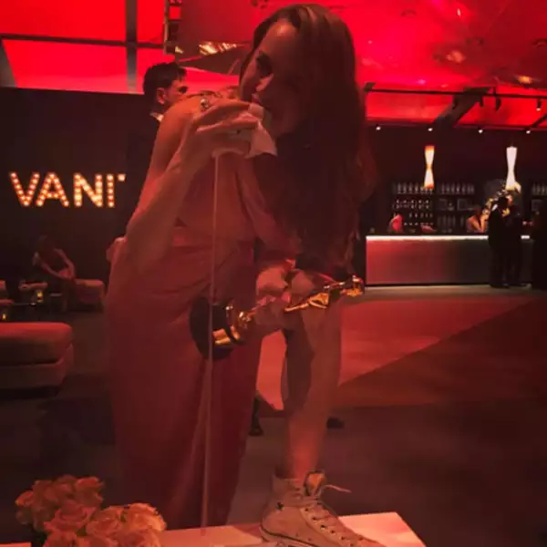 Así fue como festejó Brie Larson el haber ganado un Oscar.