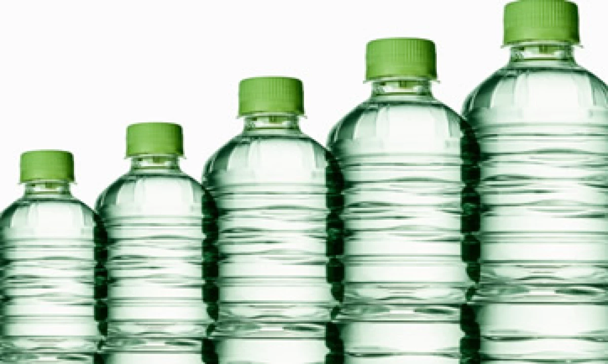 Las botellas de agua premium pueden ser hasta 163% más caras frente a las bebidas regulares. (Foto: Getty Images)