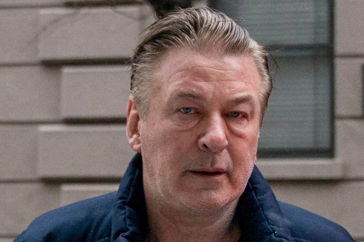 Alec Baldwin enfrentará juicio por caso de mujer muerta en set
