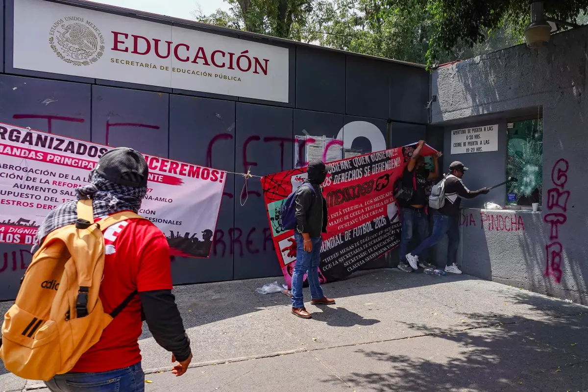 CNTE protesta SEP
