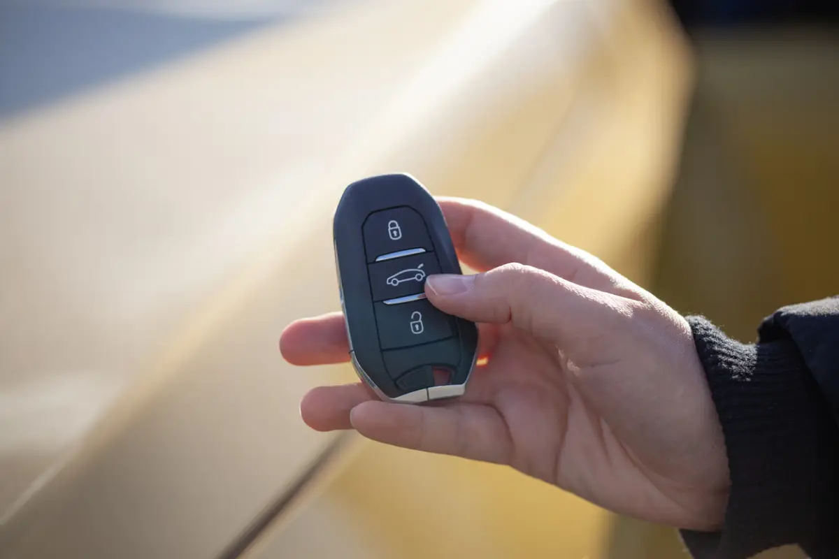 ¿Qué hacer cuando se acaba la batería de tu llave? Así puedes prender tu auto  