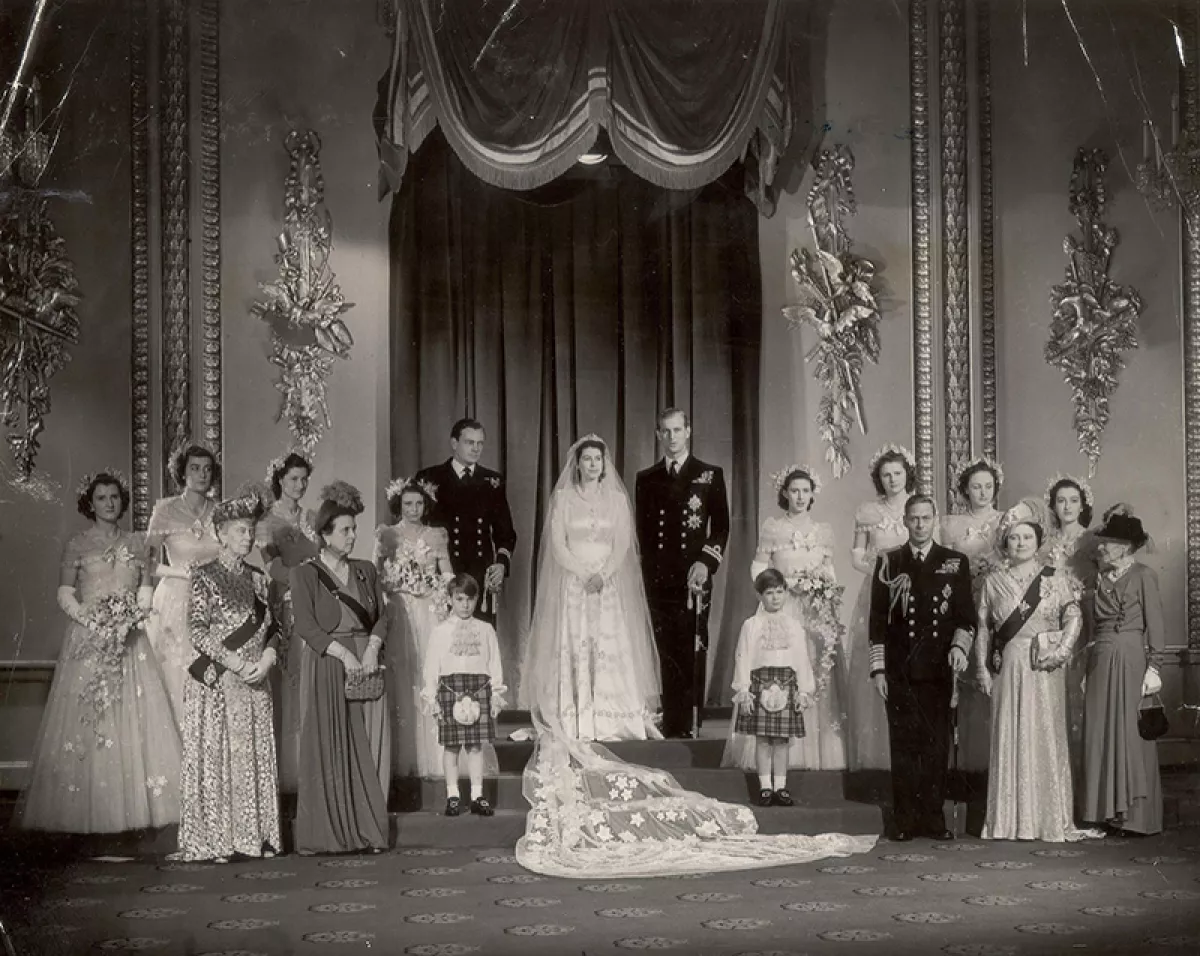 Royal Wedding Day Wedding Of Princess Elizabeth (queen Elizabeth Ii) And Prince Philip (duke Of Edinburgh) On 20th November 1947. The Wedding Group Photographed At Buckingham Palace After The Abbey Ceremony. Seen In The Picture Are The Bride And Brid