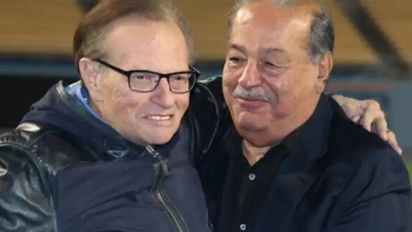 Además de Rob Schneider que respondió a los comentarios de Donald Trump, hay otras personalidades que con su trabajo o puntos de vista muestran el cariño especial que le tienen al país.