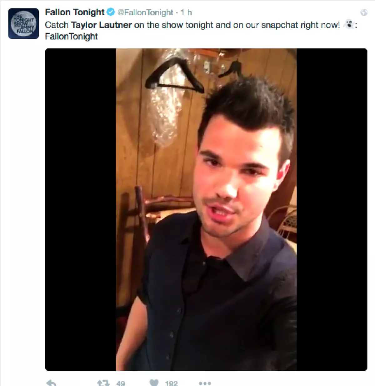Sin embargo la contrapostura está en el reciente post de Jimmy Fallon.