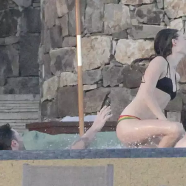 La modelo de Namibia comenzó su relación con el cantante en mayo del 2012, aunque terminaron en marzo del año pasado.