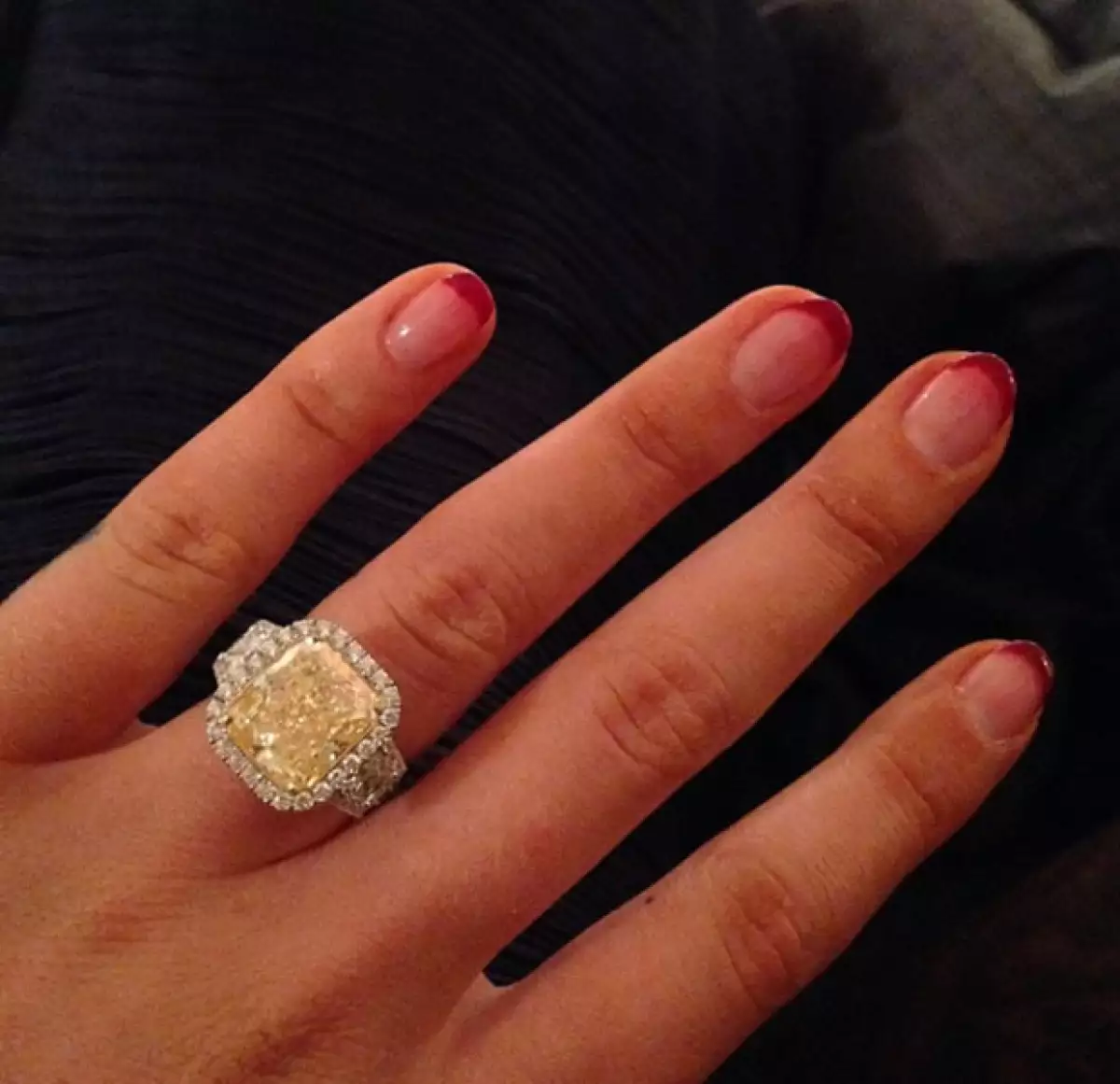 El anillo de 10.43 kilates tiene un valor de 500 mil dólares.