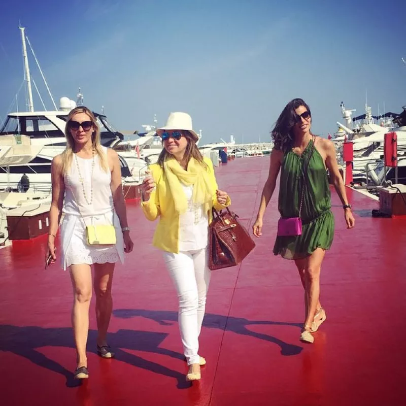 Después de pasar más de un mes entre Italia, Francia y Mónaco, ahora la guapa empresaria se encuentra en España, donde disfruta de los días en Andalucía.