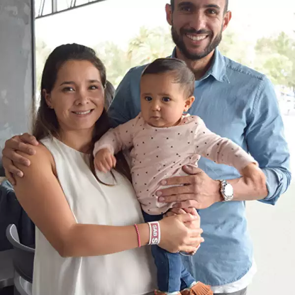 Mónica Galicia con Isabel y Alejandro Castro