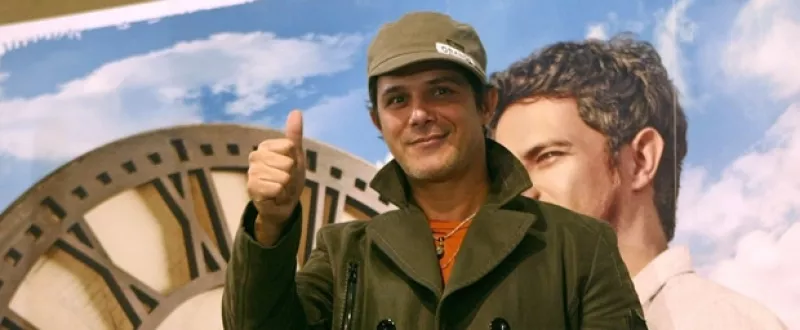 La pareja dijo sentirse devastada por los daños causados después del terremoto ocurrido el martes pasado. El dinero será destinado a la organización Médicos sin Fronteras.