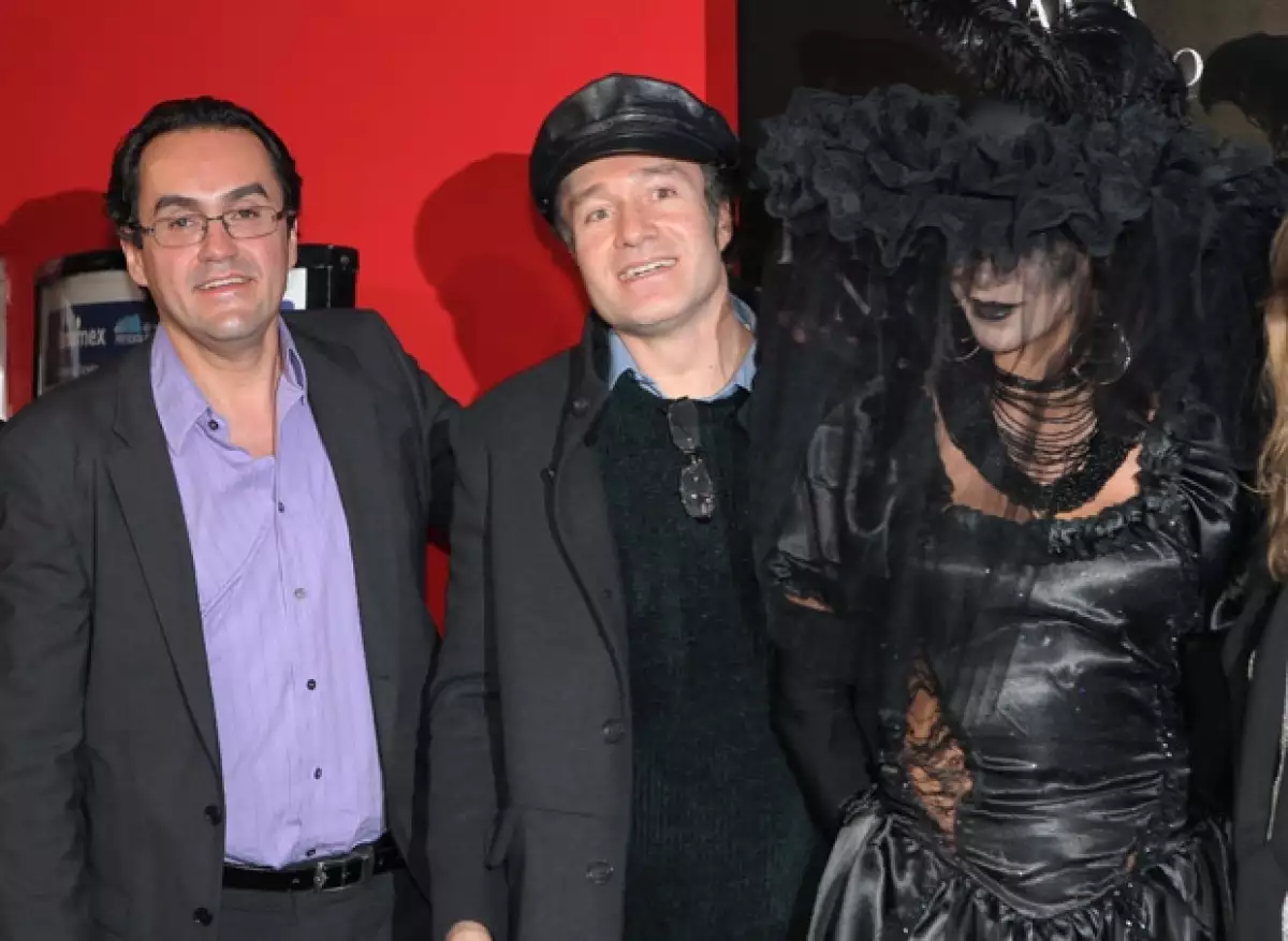 El filme basado en la novela de Susan Hill tuvo ayer su función de estreno, en donde se dieron cita grandes actores mexicanos que la han protagonizado en teatro.