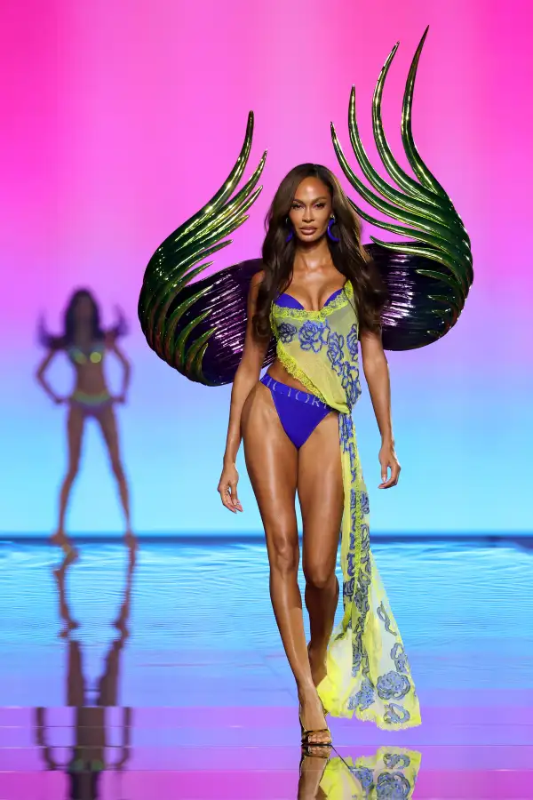 Victoria's Secret Fashion Show 2026 - Runway & Front Row