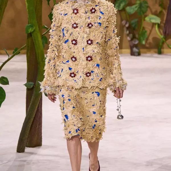 Chanel HC F26 013.jpg