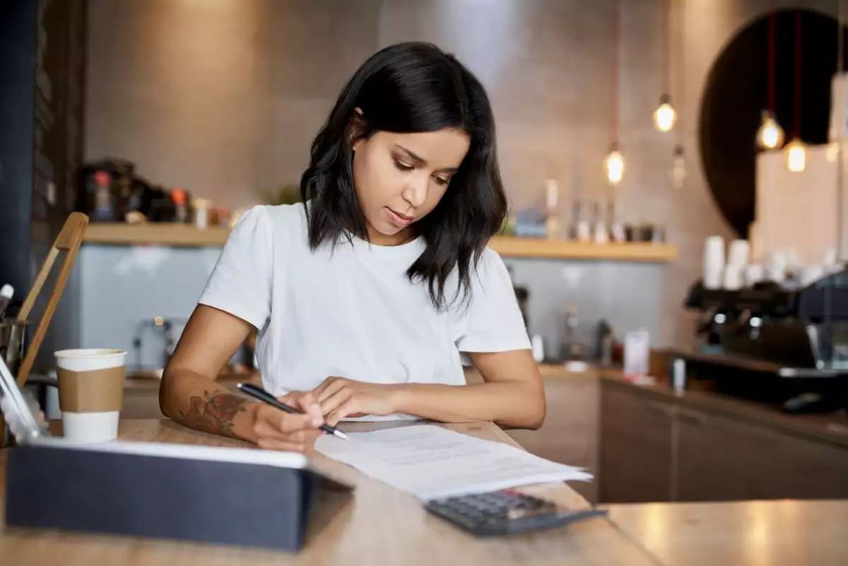 El impacto del bienestar financiero en las mujeres y la productividad laboral
