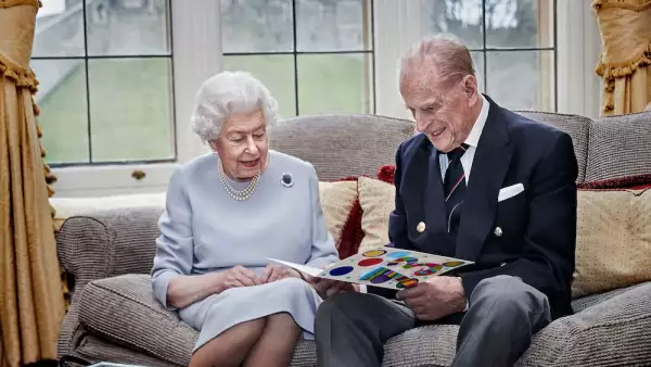 Queen Elizabeth and Prince Philip Duke Of Edinburgh 73rd Wedding Anniversary Official Portrait, Windsor, UK - 17 Nov 2020
