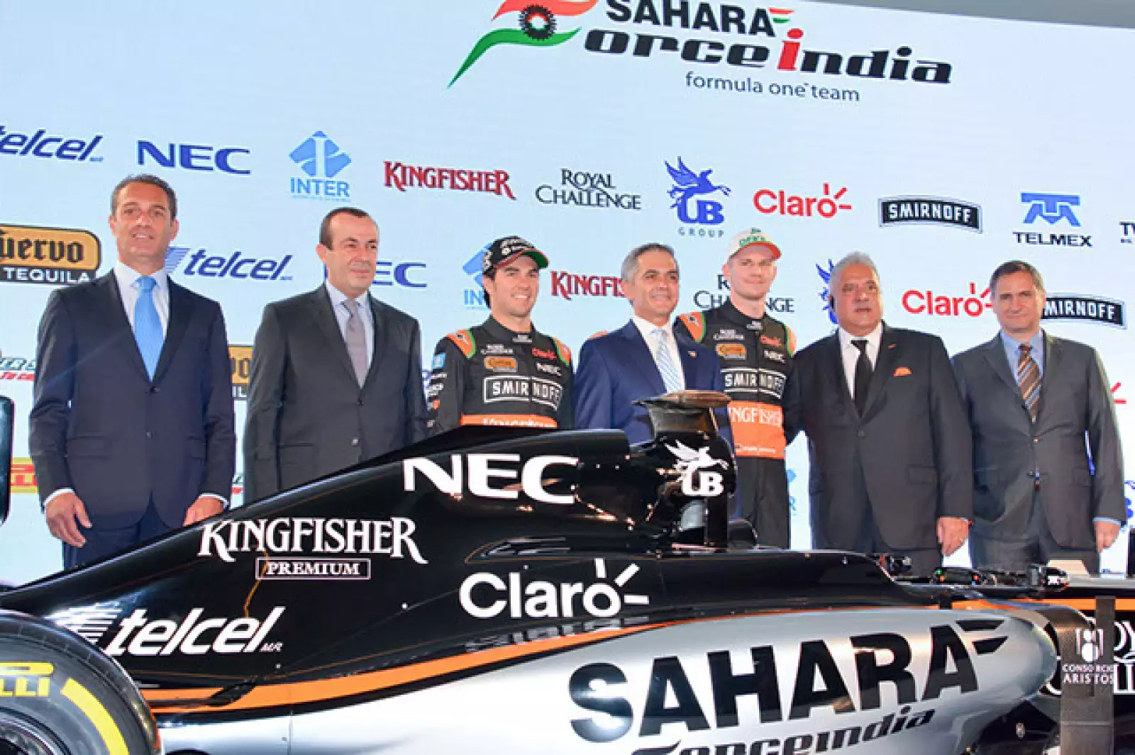 Carlos Slim Domit,Francisco Maza,Checo Pérez,Miguel Ángel Mancera,Nico Hulkenberg,Vijay Mallya y Alejandro Soberón.