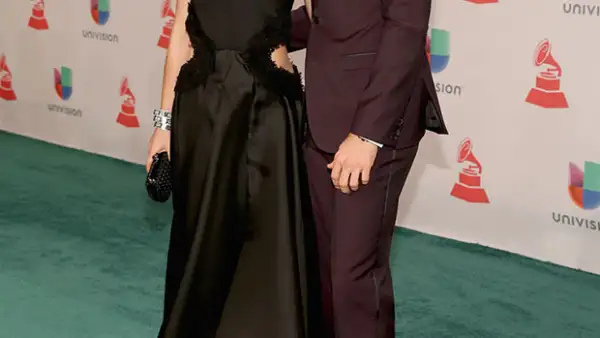 En Hollywood y el mundo del espectáculo los amores vienen y van, ¿qué celebs se enamoraron en los últimos meses? Aquí los romances con los que despedimos el 2014.