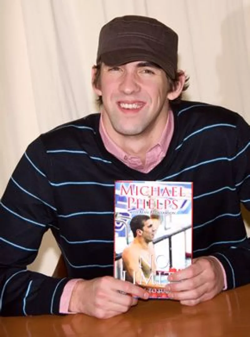 El nadador estadounidense firmó un contrato para ser la imagen de Mazda.