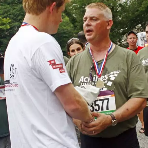 Convivió, platicó y ayudó en lo que pudo durante su visita.