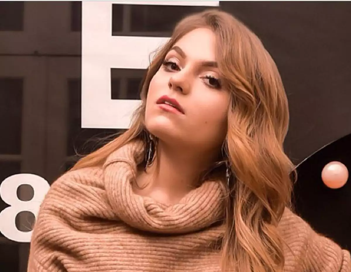 Sofia Castro nos sorprendió con un throw back cuando todo era más facil para ella. además Kendall Jenner, Cara Delevingne y Gigi Hadid de paseo por New York y Justin Bieber vuelve a los escenarios.