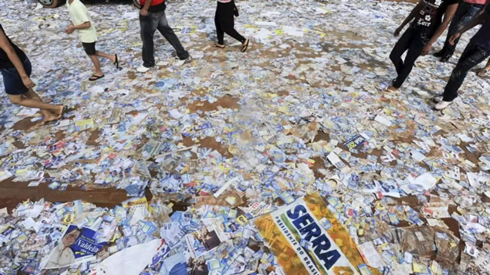 publicidad electoral en el suelo