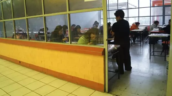 Maestros son descubiertos haciendo trampa en examen para la promoción docente de Usicamm