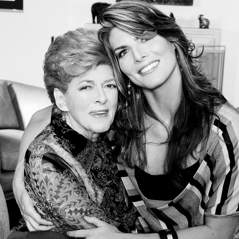 Montserrat Oliver celebró a su mamá en redes sociales con esta linda imagen.