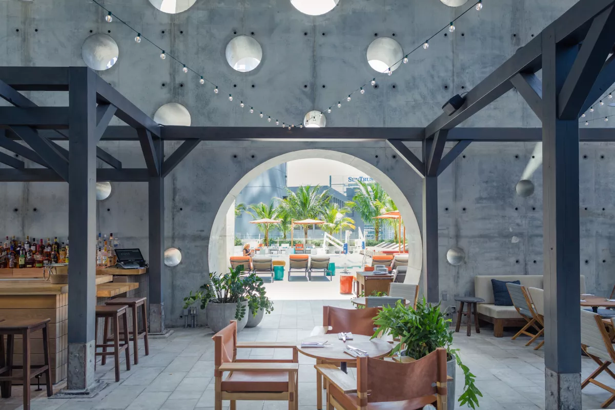 Quinto la Huella EAST, Miami