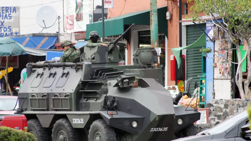 El gobierno de Felipe Calderón ha recurrido al Ejército para combatir al crimen organizado, una medida criticada por la oposición