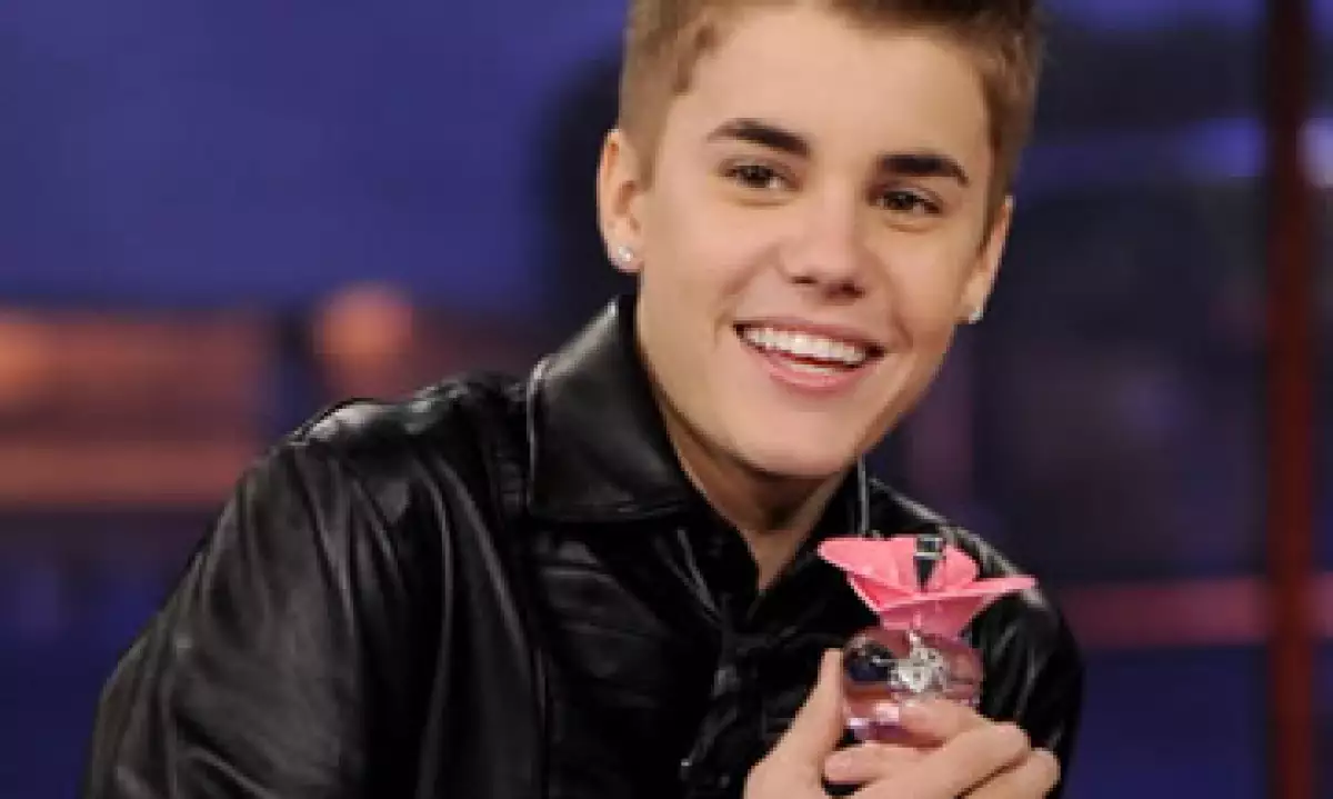 Justin Bieber promocionaba su perfume en algunos programas de televisión estadounidense. (Foto: Getty Images)