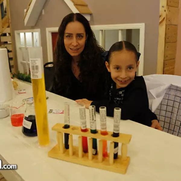 Ana y Valeria Treuba