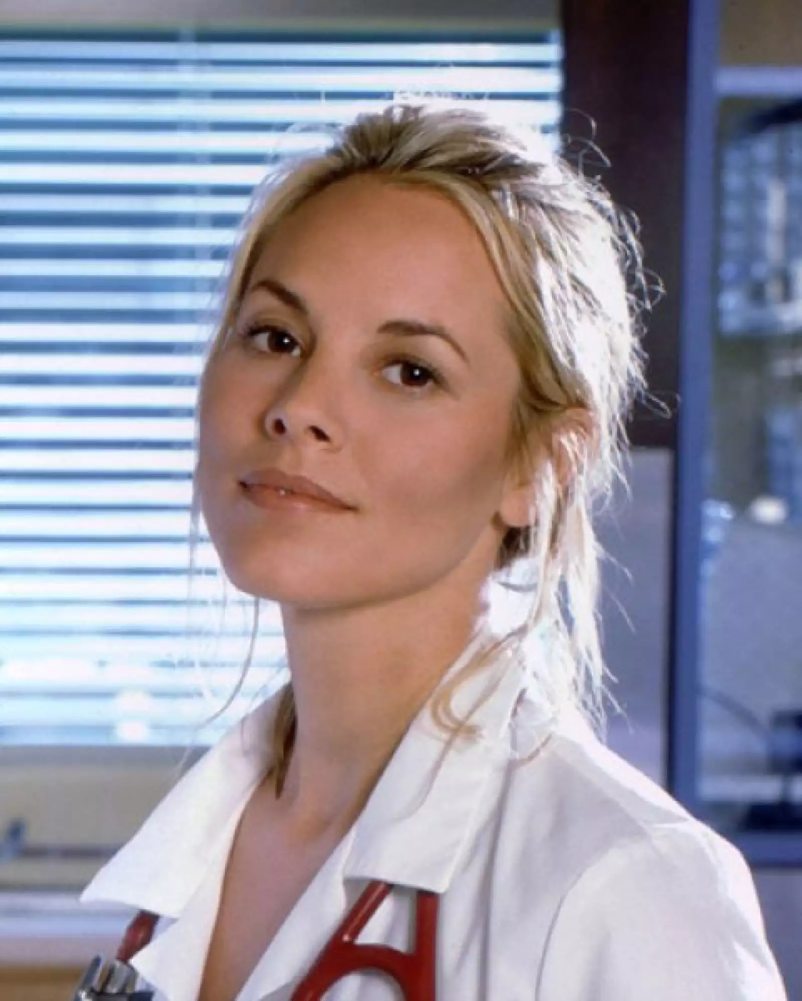 En 1997 entró a la serie la actriz Maria Bello para personificar a la Dra. Anna Del Amico. Su participación fue de 25 episodios y salió en 1998.
