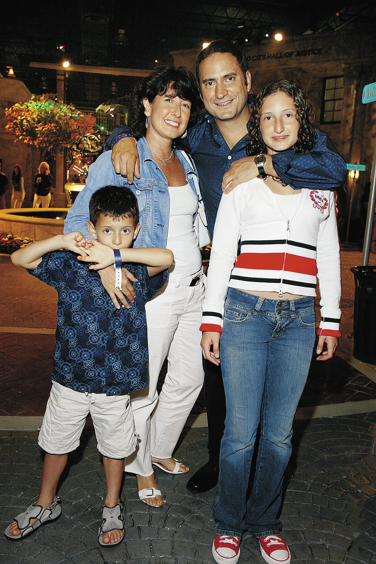ALEJANDRO Y ROSA SOBERON CON SUS HIJOS DANIELA Y ALEJANDRO 
