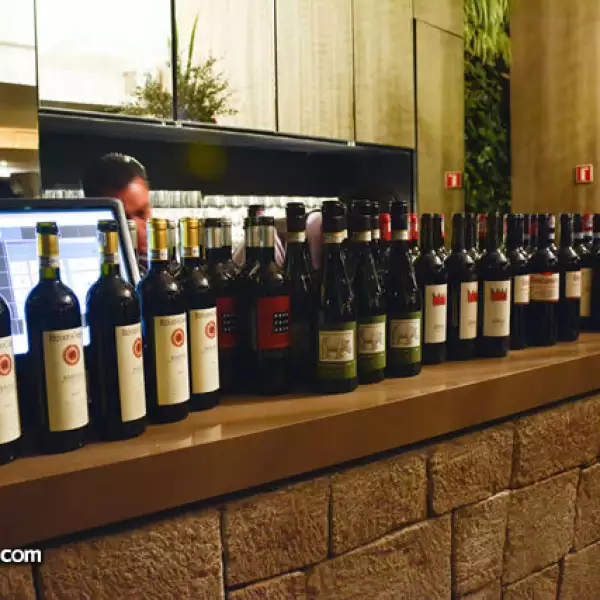 Diferentes vinos fueron degustados haciendo maridaje con los platillos del Becco.