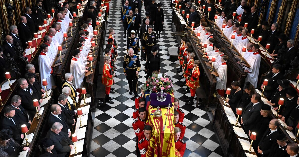 Los funerales de la reina Isabel de Inglaterra comienzan con una pompa