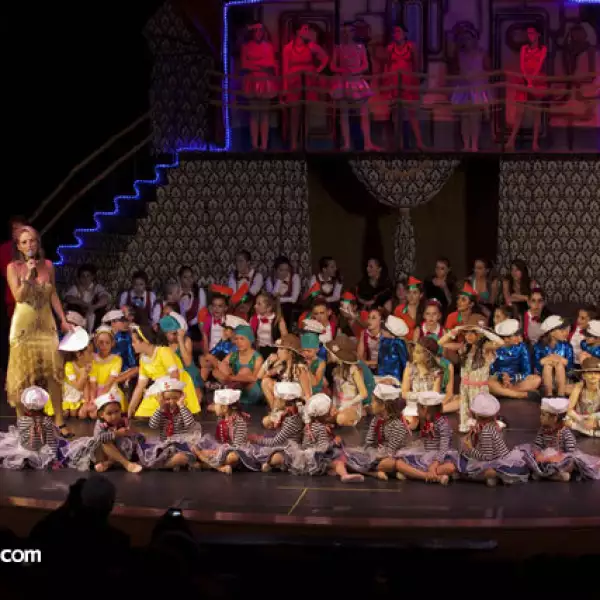 Triana junto con total exercise and dance