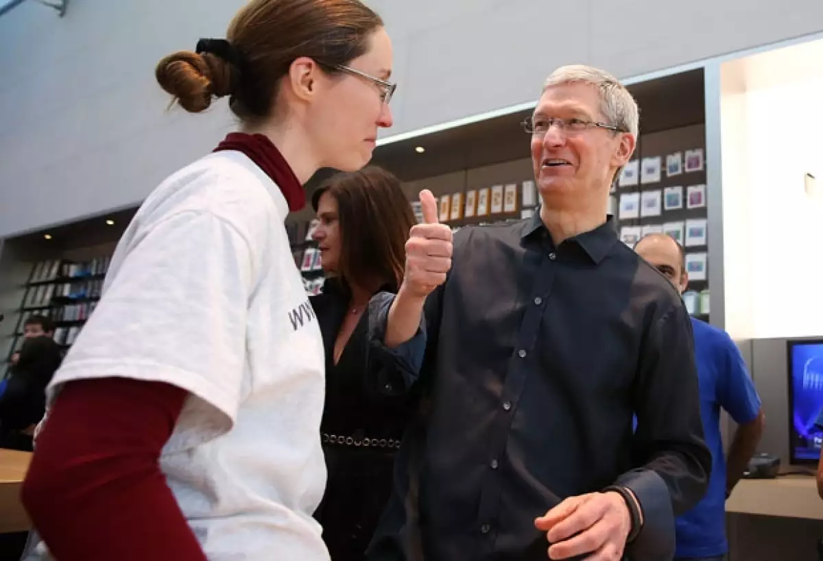 El CEO de Apple comenzó a recibir poco más de 100 followers por segundo luego de publicar por primera vez un mensaje en dicha red social.