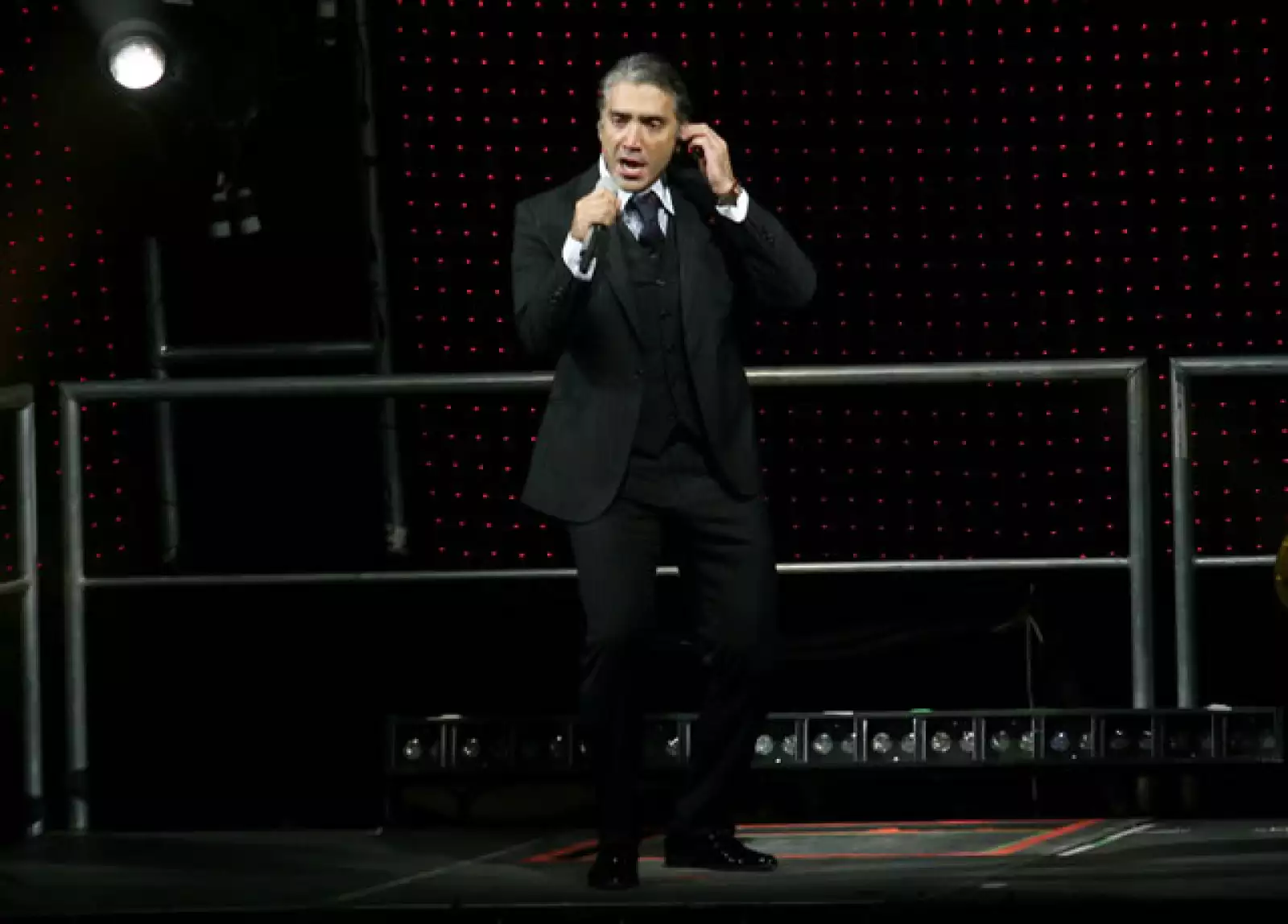 Concierto Alejandro Fernández, Beraka.