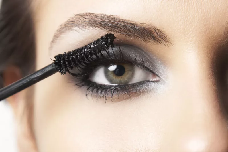 Seguramente en más de una ocasión has cometido estos errores súper básicos a la hora de maquillarte. Te contamos cuales son y así evitarás verte mal.