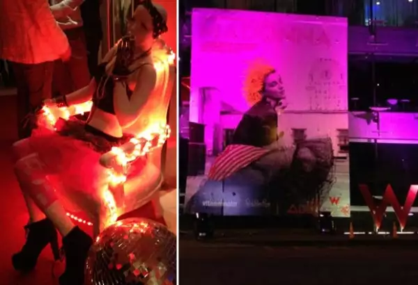 En la entrada de la exposición instalaron un maniquí que emula la moda ochentera.