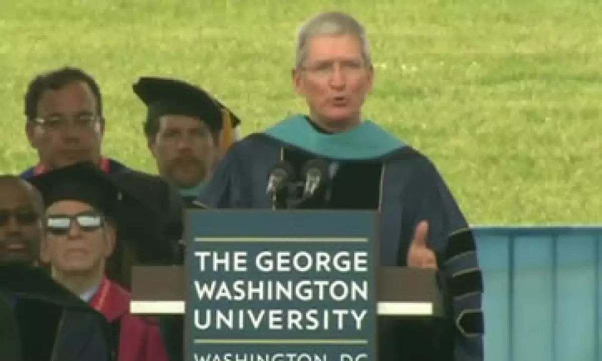 Cook pidió a los universitarios que usaran la moral como guía en su vida. (Foto: CNNMoney )