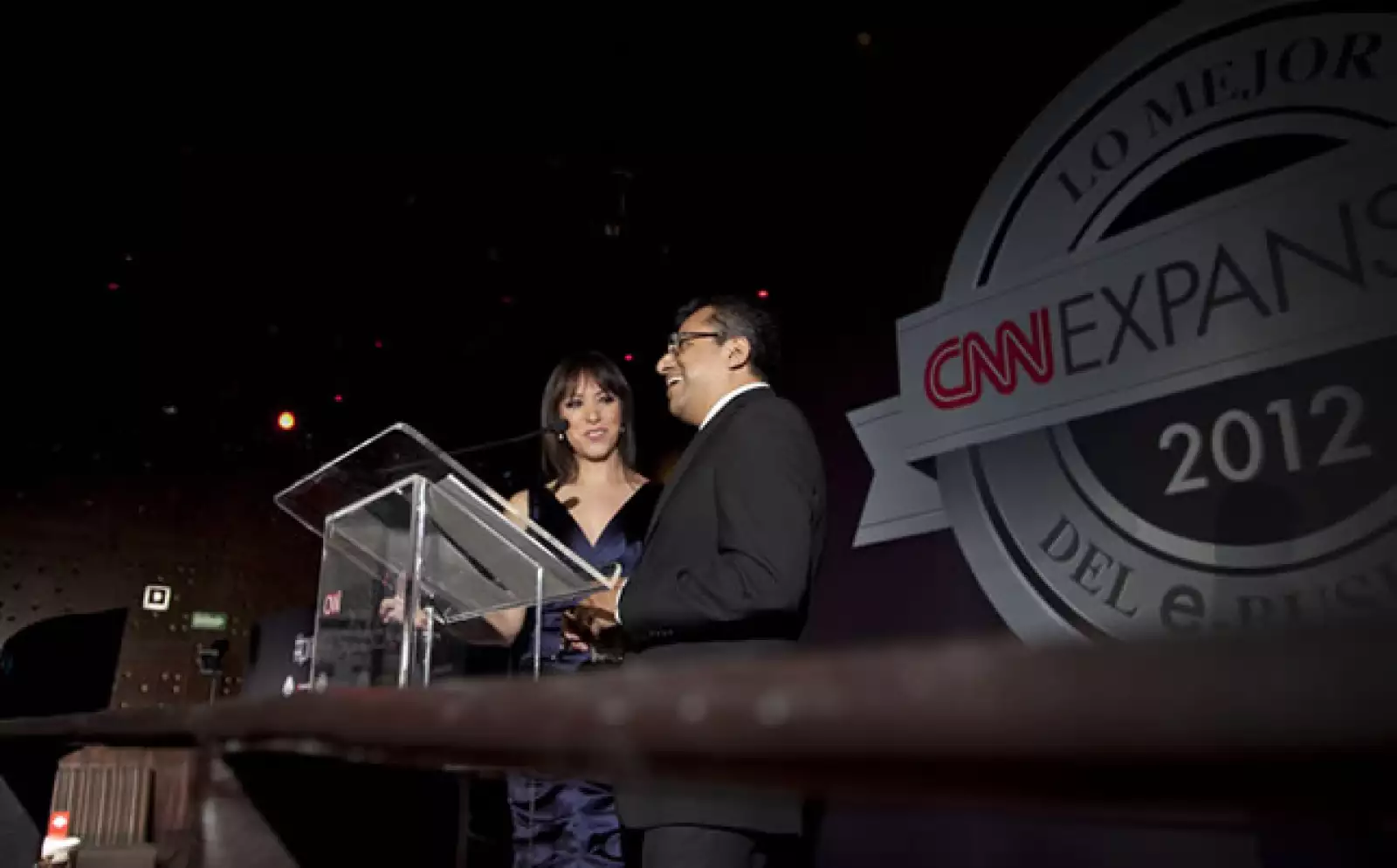 Por segundo año consecutivo, Gabriela Frías, periodista de CNN en Español, y José Manuel Martínez, editor general de CNNExpansión, fueron los encargados de conducir la premiación.