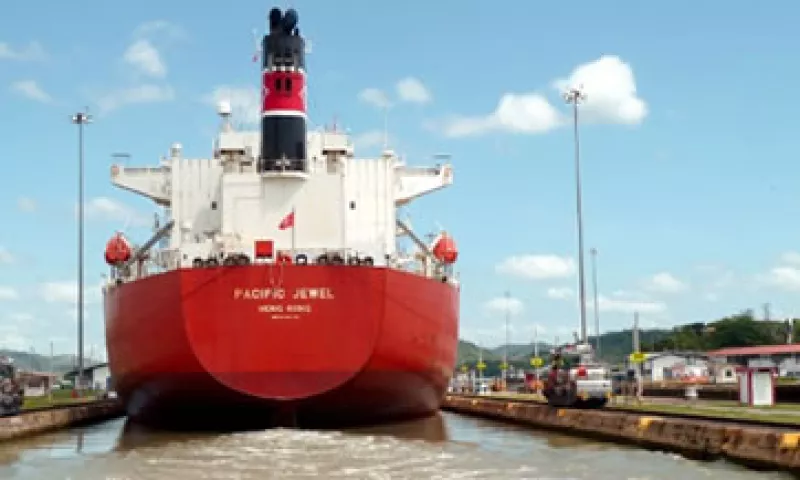 El Canal de Panamá no es suficiente para el comercio, por lo que se plantea que la nueva vía sea tres veces mayor. (Foto: Cortesía de CNNMoney)