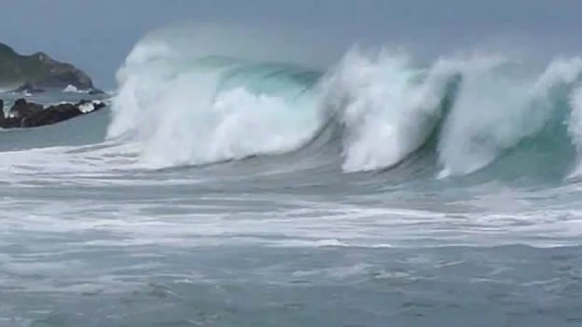 Olas de hasta tres metros se esperan en las próximas 72 horas en Acapulco, lo que puso en alerta a las autoridades
