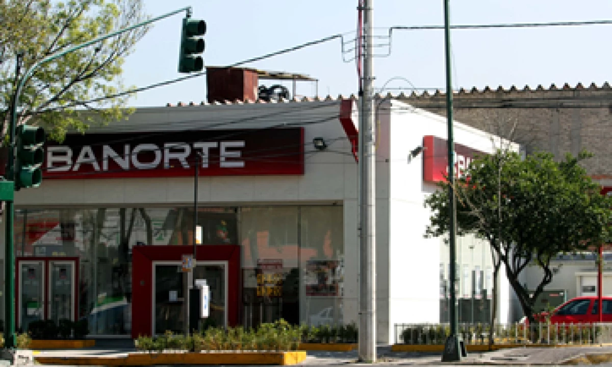 Tras la operación, el capital social ordinario de Banorte quedará integrado por 7,891 millones 688,376.40 pesos. (Foto: Notimex)